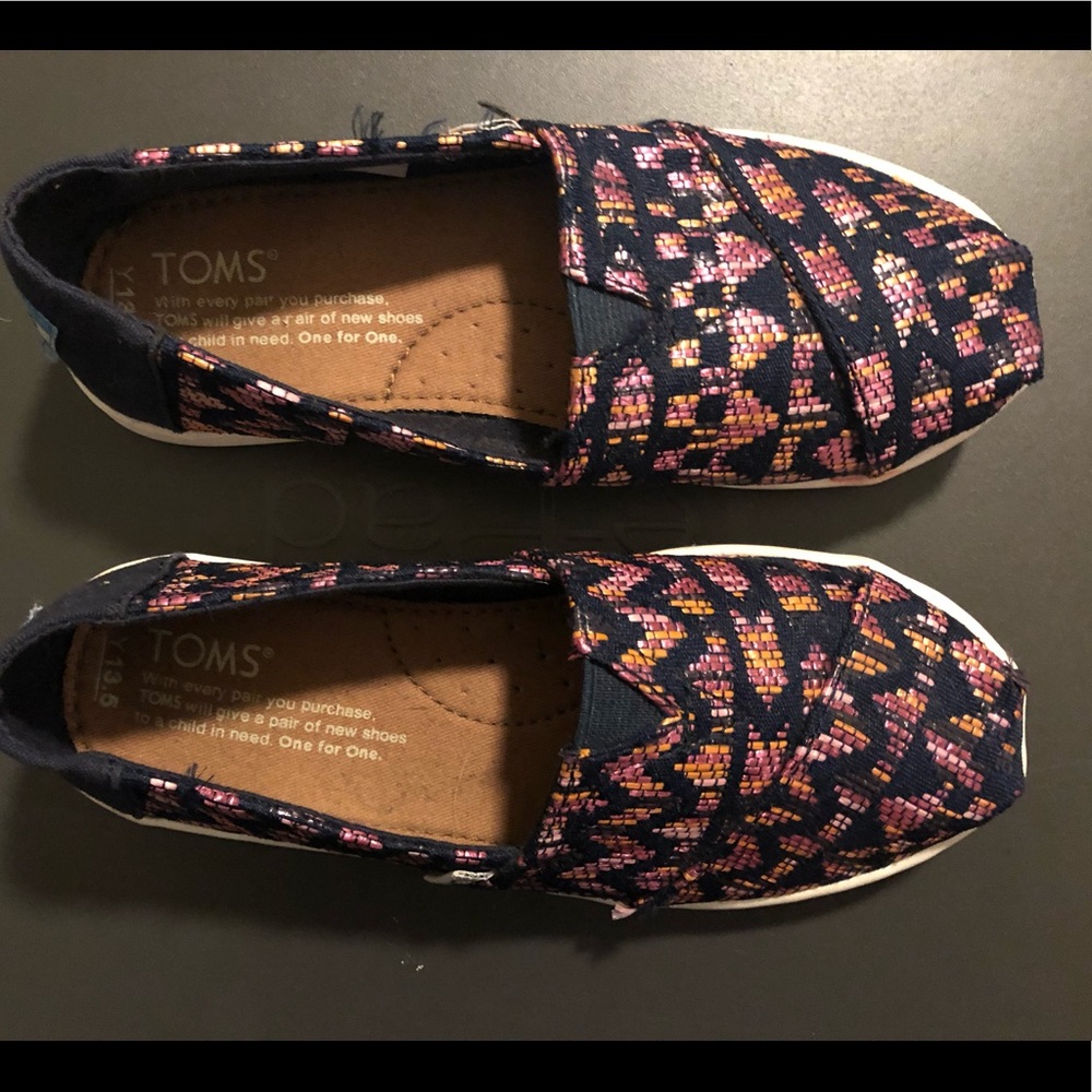 LIKE NEW TOM’S SHOES NAVY AND PINK GIRLS SIZE 13.5